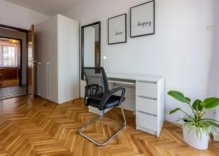 Arya Apartman *