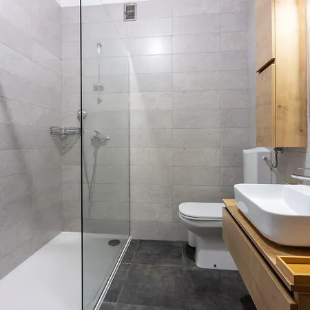 Arya Apartment *