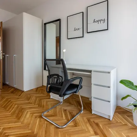Arya Apartment *