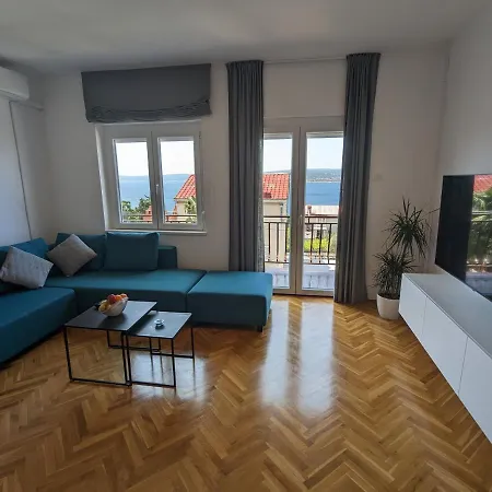 Arya Apartment *